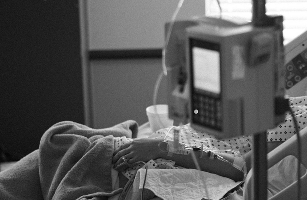 Mulher acorda após ficar em estado de coma por 27&nbsp;anos