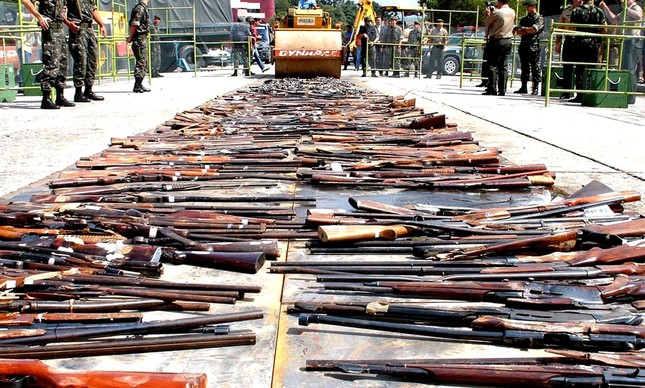 Estatuto do Desarmamento desacelerou escalada de homicídios e evitou 197 mil mortes no país, diz estudo;&nbsp;entenda
