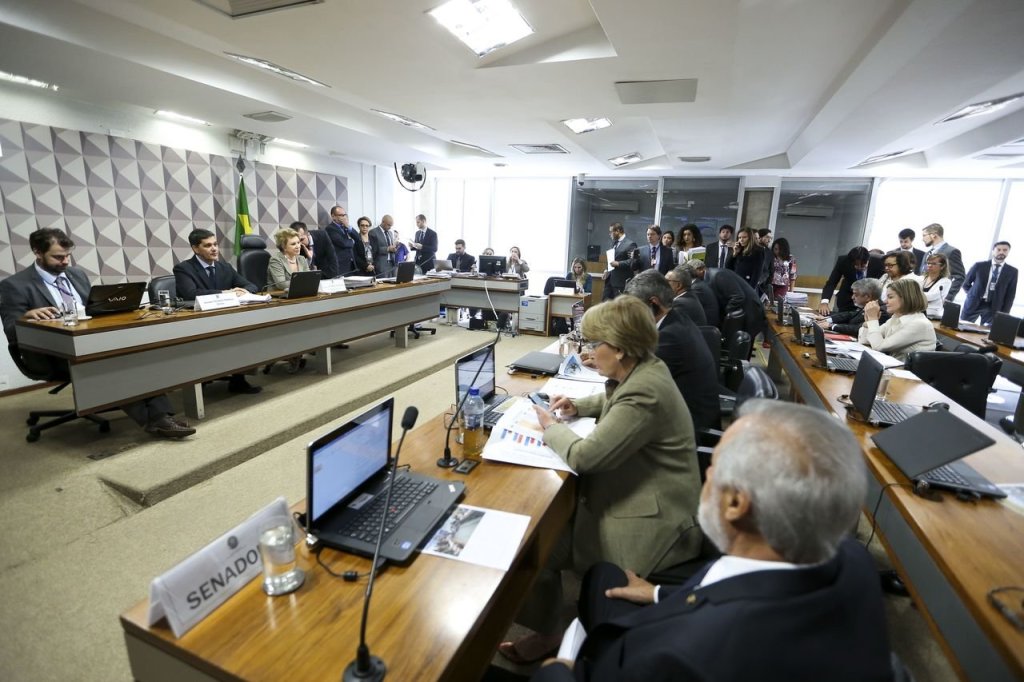 Fim da estabilidade de servidores públicos: como PL poderá afetar os&nbsp;professores?