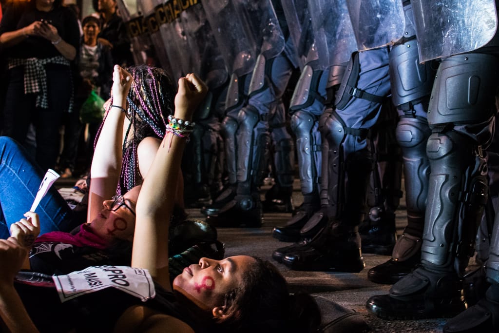 ‘Pensei que estaria segura com a polícia’, diz jovem estuprada dentro de&nbsp;viatura