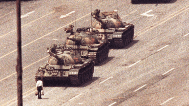 Rebelde desconhecido: 30 anos de uma das fotografias mais influentes do século&nbsp;20