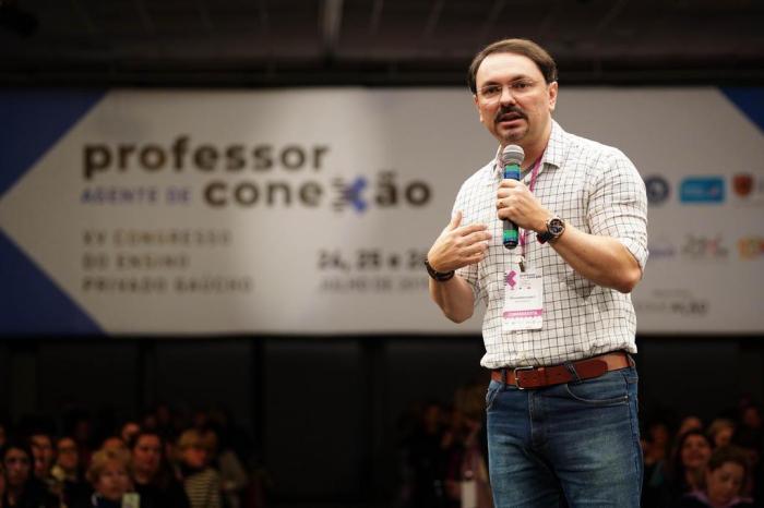 Rossandro Klinjey, psicólogo: “O sofrimento e a frustração têm caráter pedagógico”