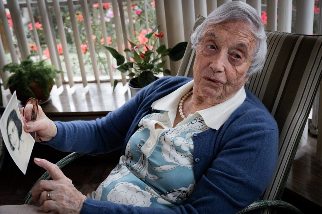 Amiga de Anne Frank que resistiu ao Holocausto transmite horrores do nazismo para estudantes&nbsp;brasileiros