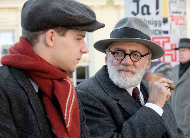 Psicanalistas analisam ‘A tabacaria’, que tem Freud como&nbsp;personagem