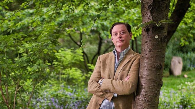 ‘São tempos horríveis para ser diferente’, diz no Brasil escritor americano premiado por ‘atlas da depressão’