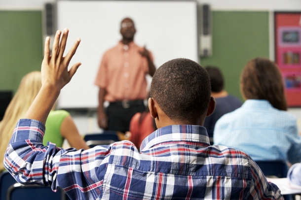Parem de dar parabéns aos professores e comecem a dar&nbsp;dinheiro