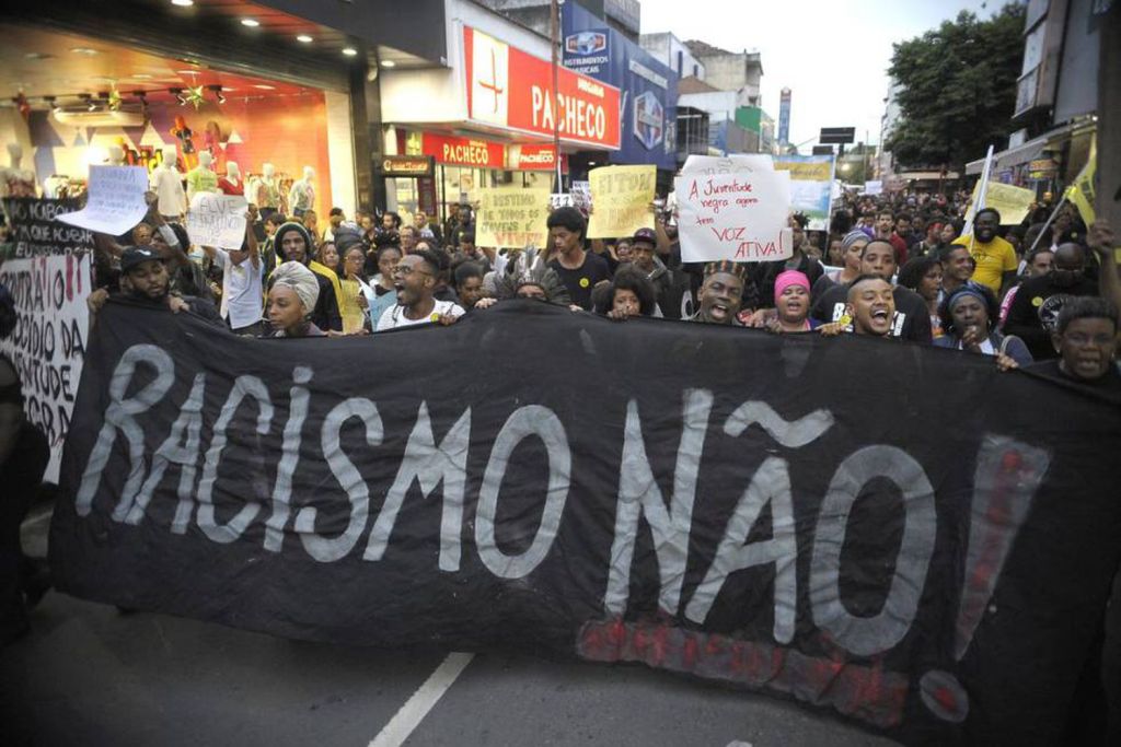 Abismo social separa negros e brancos no Brasil desde o&nbsp;parto