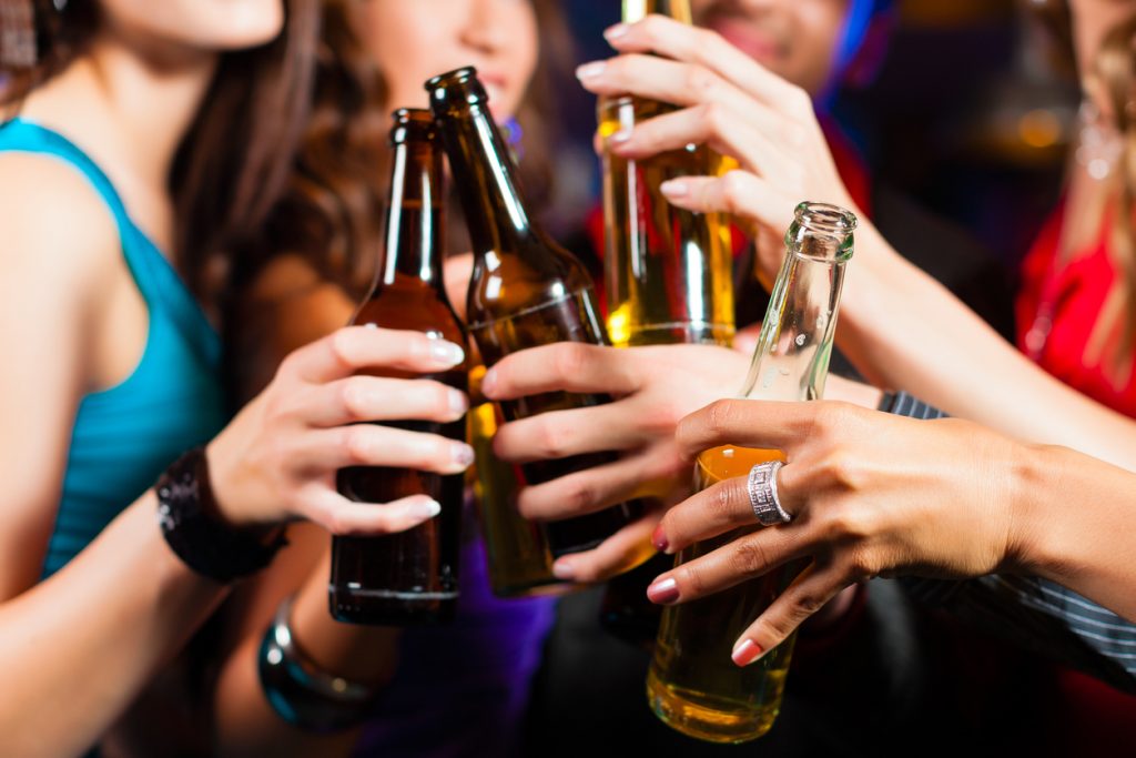 Cerveja é bebida fraca? Jovens precisam rever seus padrões de&nbsp;álcool