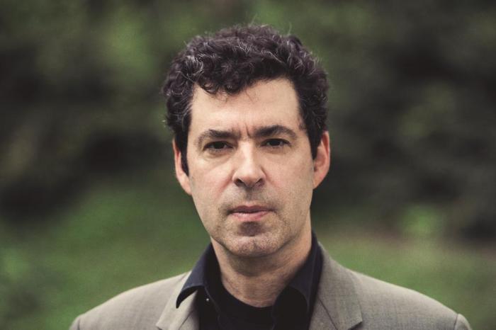 “Estou preocupado e, por isso, envolvido com a política brasileira”, diz autor de “Como Funciona o&nbsp;Fascismo”