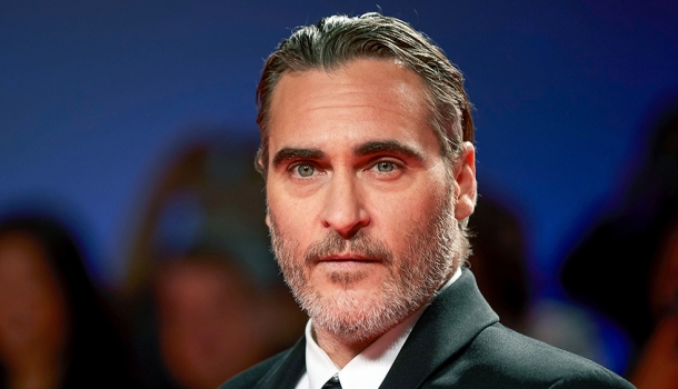 10 histórias tristes sobre a vida de Joaquin Phoenix, o&nbsp;Coringa