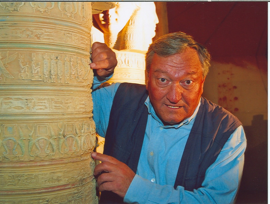 "Alguns idiotas vêm e transformam isto dos alienígenas numa religião. Não tem nada a ver com religião", diz Erich von&nbsp;Däniken