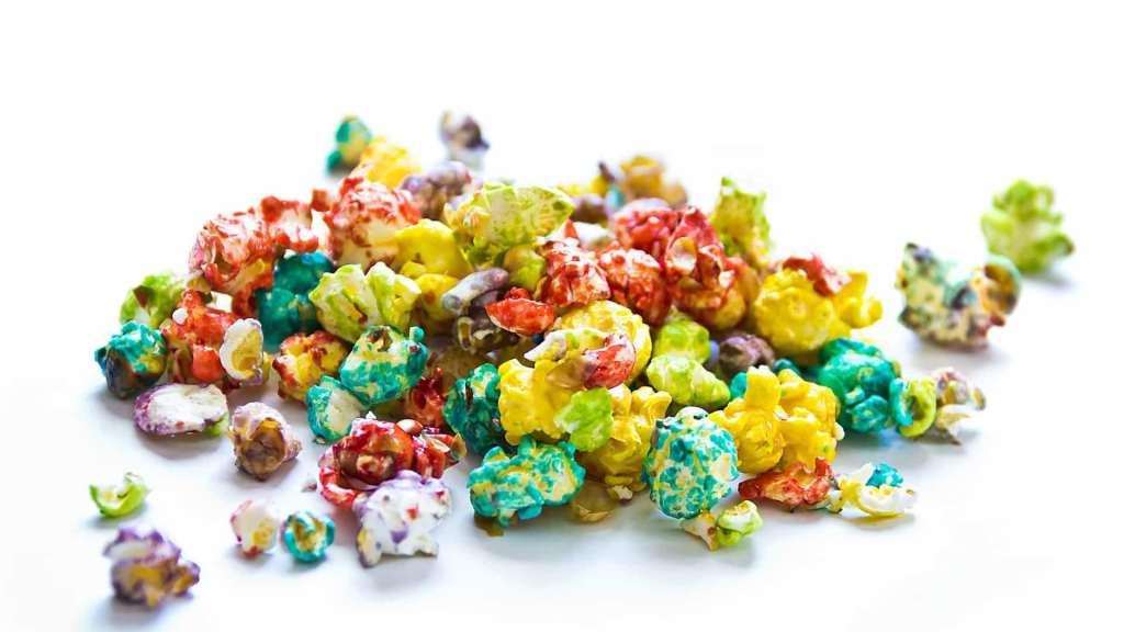 Pipoca colorida promete deixar o lanche muito mais gostoso.&nbsp;Confira!