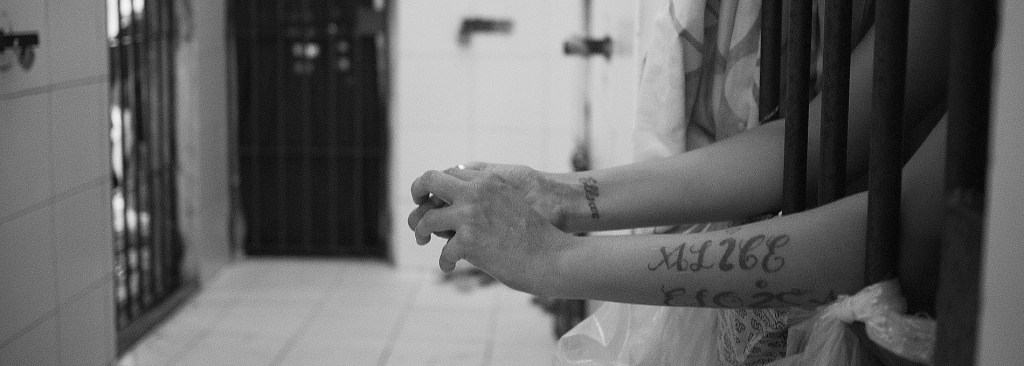 Voluntárias em prisões femininas refletem sobre o&nbsp;cárcere