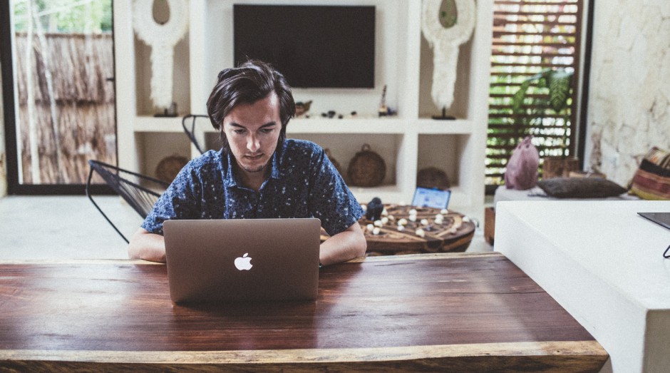 Nômade digital: como é a vida de quem escolheu trabalhar enquanto viaja pelo&nbsp;mundo