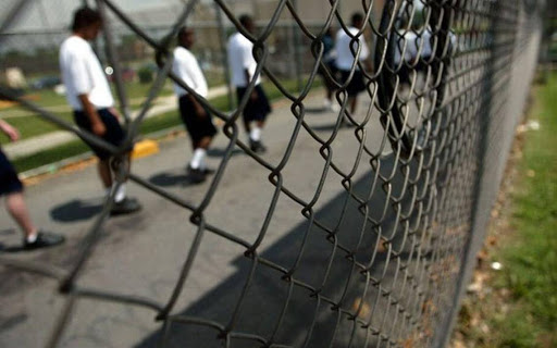 Suprema Corte dos EUA restaura pena de prisão perpétua para&nbsp;menores