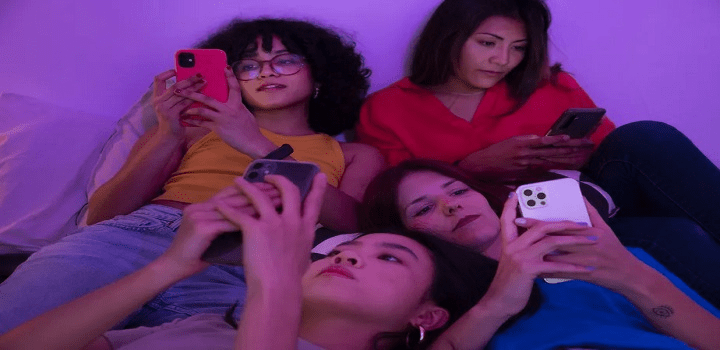 ‘Pior que alcoolismo’: o impacto do autoplay na saúde mental de crianças e&nbsp;adultos