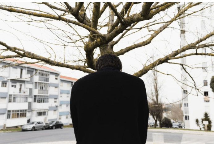 Pais com níveis de ansiedade e depressão comparáveis aos dos filhos&nbsp;adolescentes