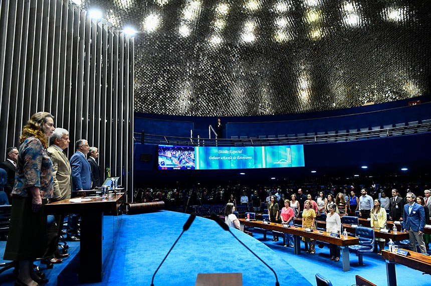 Filosofia tem soluções para desafios no país, dizem convidados de sessão&nbsp;especial