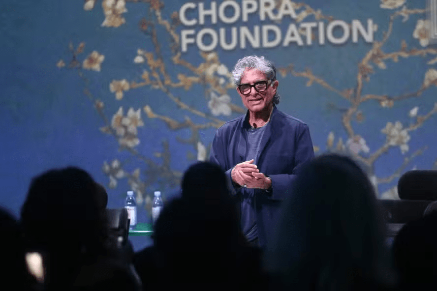 ‘Temos mentes tribais e capacidades modernas. É uma combinação perigosa’, diz Deepak&nbsp;Chopra