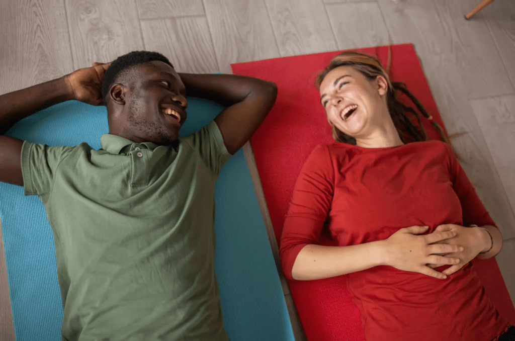 Terapia do riso realmente pode melhorar bem-estar emocional, mostra&nbsp;estudo